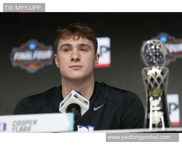 弗拉格：关键时刻坐替补席是我生涯首次 但我今天打得差&理解教练